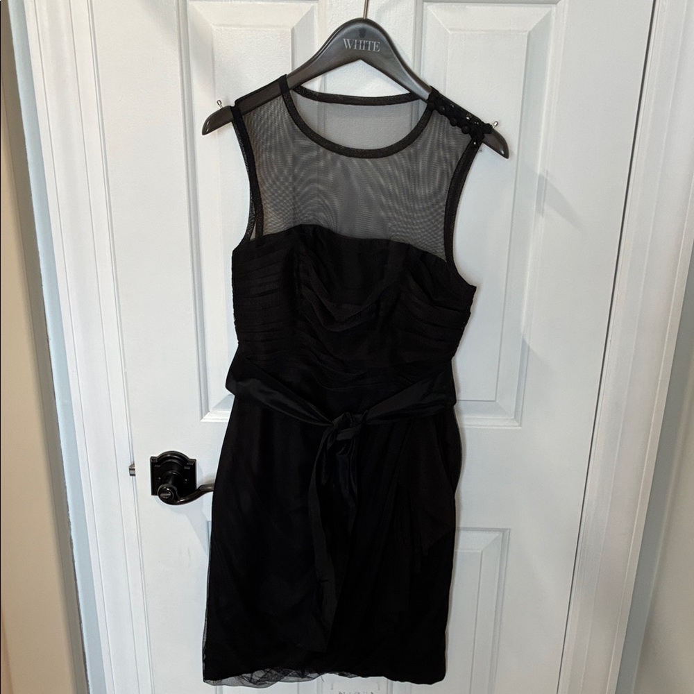Vera Wang WHITE Collection: Elegant Black Sleeveless Dress